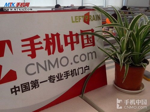 4英寸屏超值双WCDMA双待 现代H11评测 