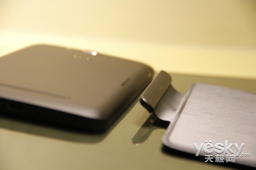 丰富配件+83.4%超高屏占比 TCL Hero N3评测